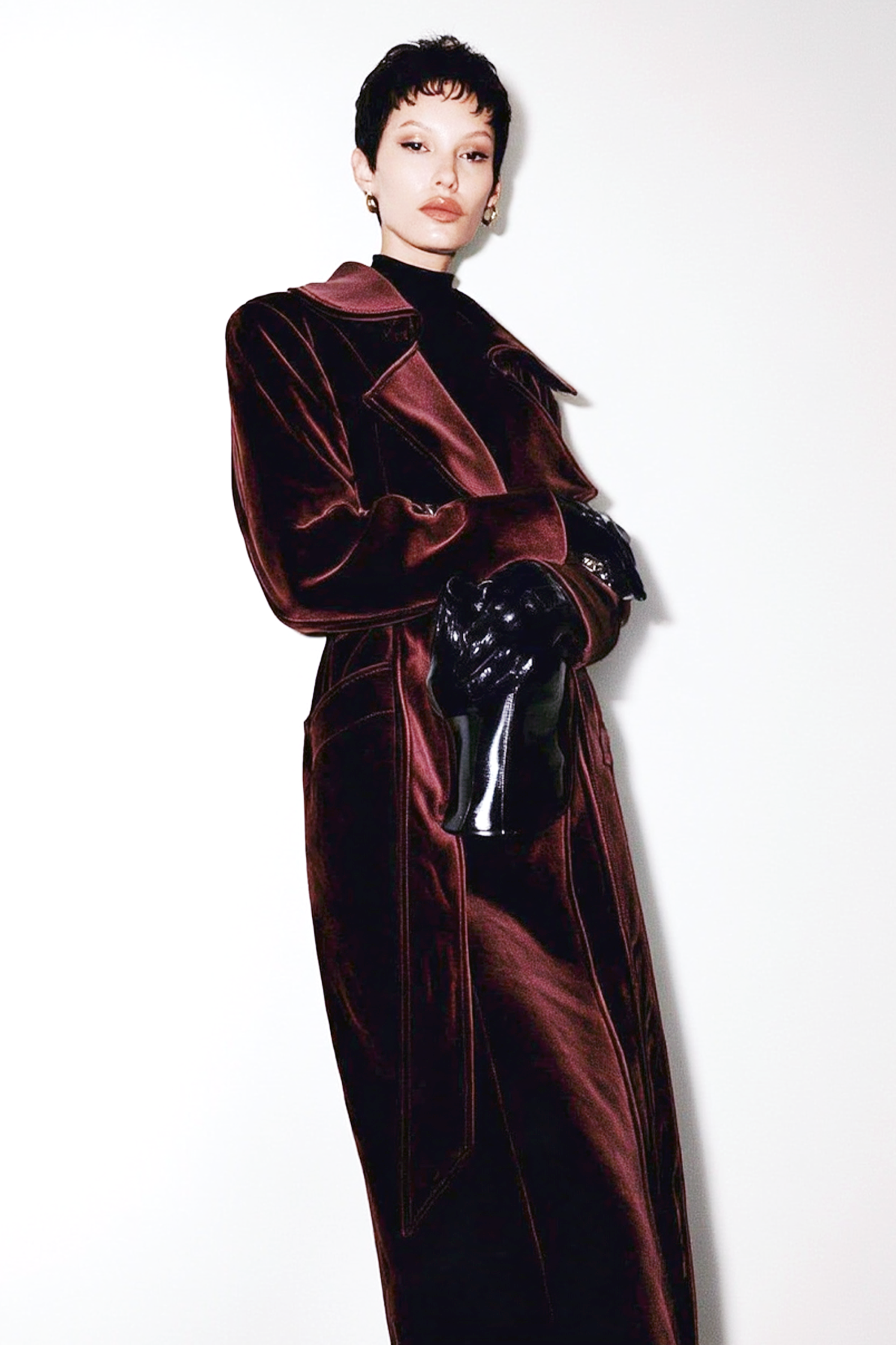 Long coat in wine red velvet