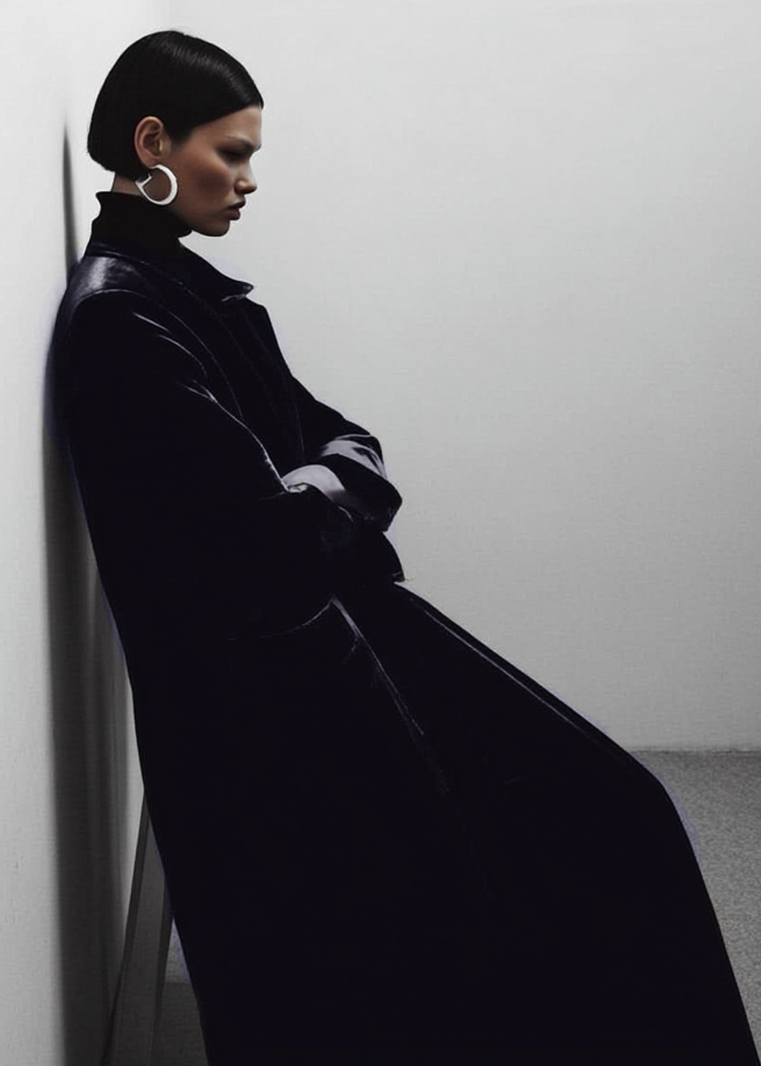Long velvet coat in midnight blue